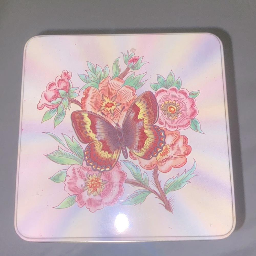 Gorgeous vintage butterfly daher tin box